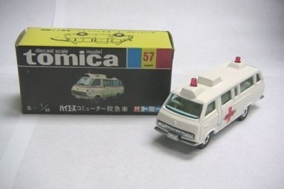 tomica toyota ambulance