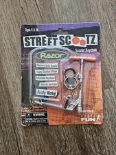 BRAND NEW 2000 Street Scootz Basic Fun Razor Scooter Keychain Key FOB 820 SEALED