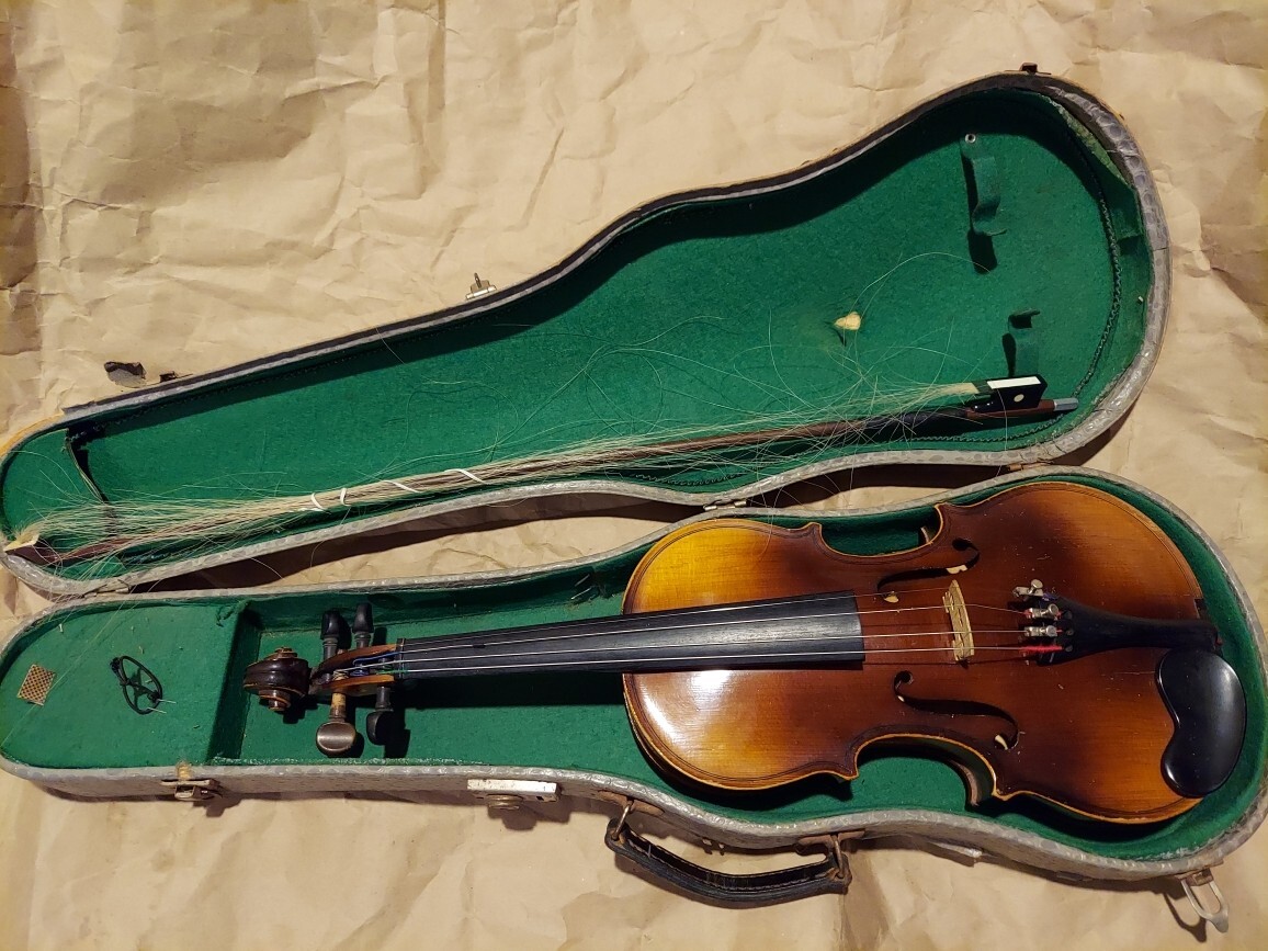 Lignatone Cremonensis sized 3/4 violin with case