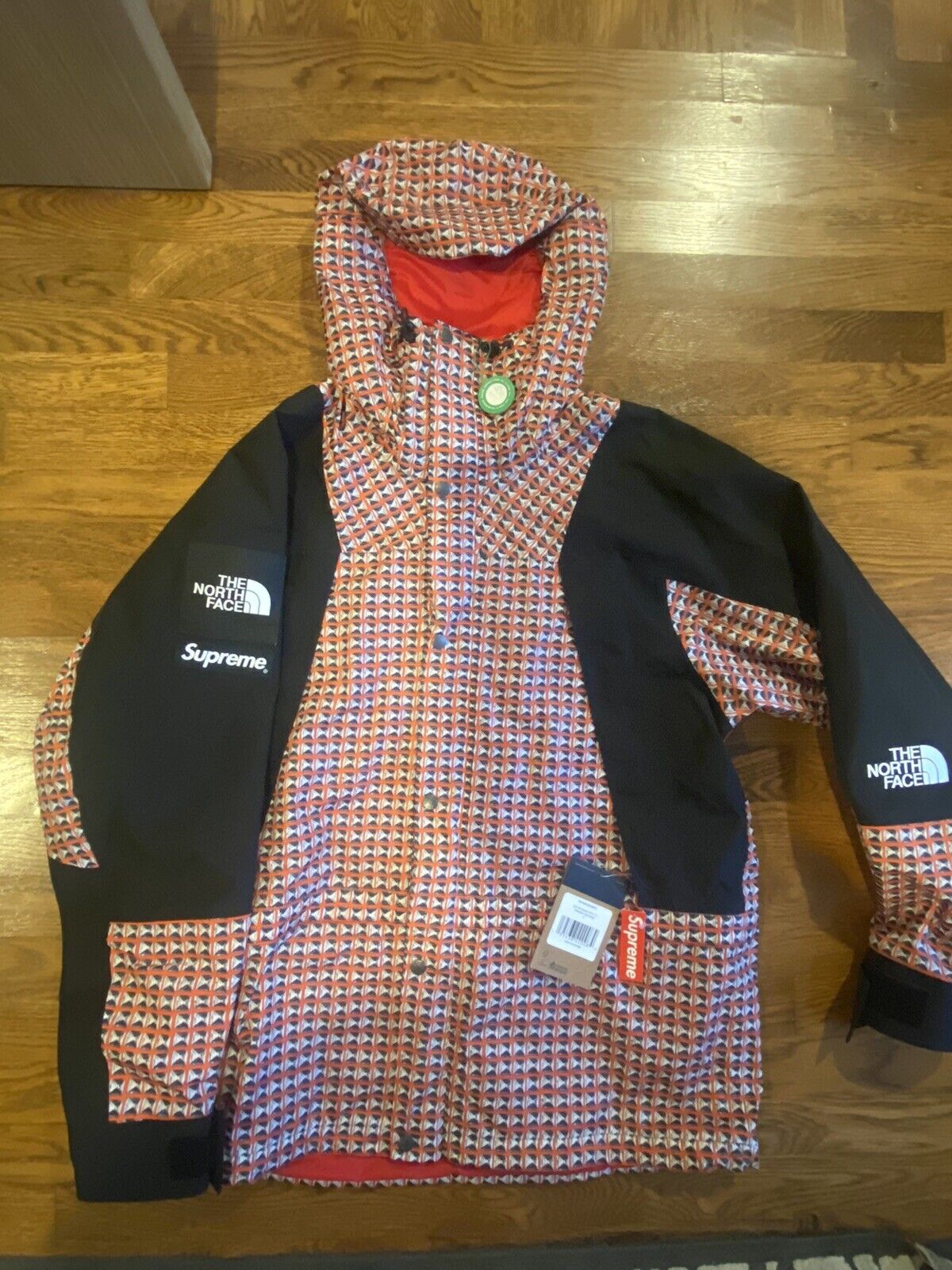 NWT Supreme The North Face Studded Mountain Light Jacket L Heli Steep Tech  Trans