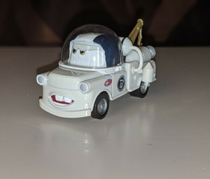 cars toon moon mater