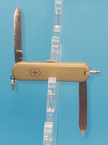 A vintage Victorinox with a retractable pen built right in — an oddly satisfying, conversation-starting SAK variant most people have never seen.