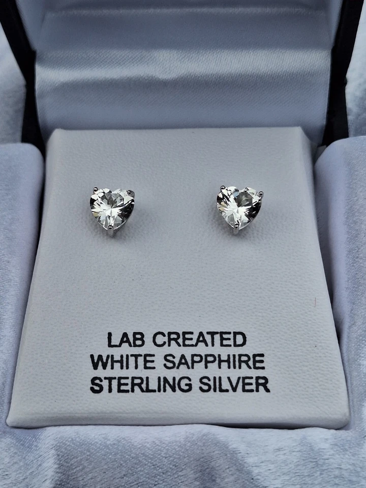 Brincos femininos de diamante em forma de coração de safira branca criados em laboratório - Imagem 2 de 4