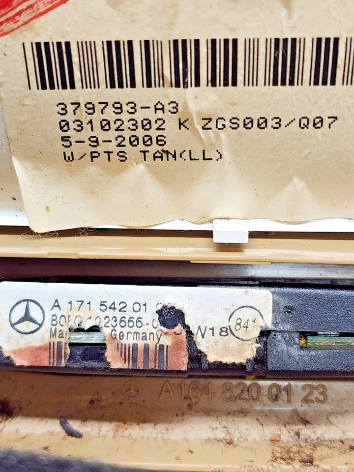 2006–2011 Mercedes-Benz R350 R500 R320 Rear Overhead Dome Light OEM A17154201 - Image 3 of 3