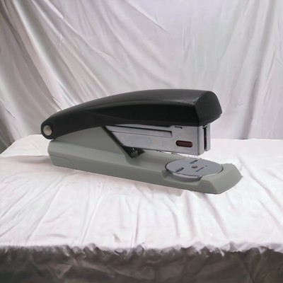 LEITZ Heftgerät NeXXt 5501 Büro Tacker bis 25 Blatt mit 200 Klammern schwarz