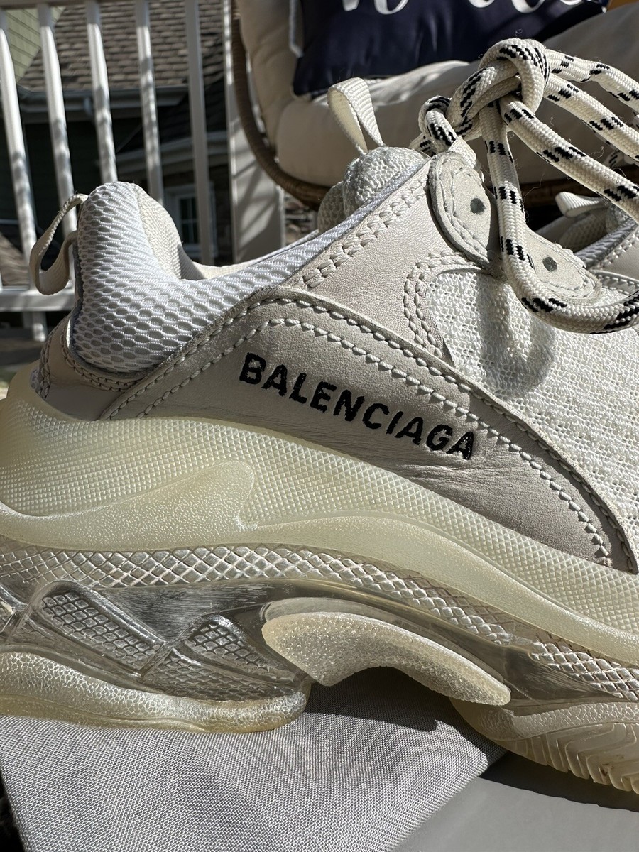 BALENCIAGA　Triple S　37　箱、スペア紐付き BALENCIAGA Triple S 37 箱、スペア紐付き