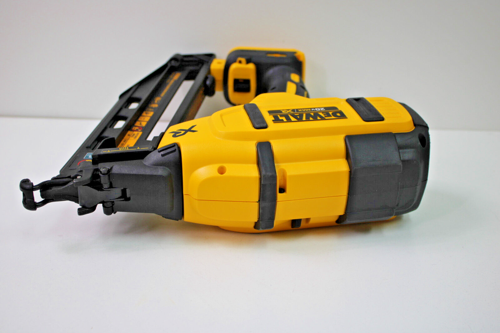 DeWalt DCN660B 20V XR Brushless 16 GA Angled Finishing Nailer (Tool