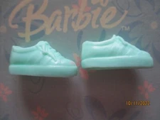 BARBIE DOLL / PAIR OF SHOES: BOOTS, PUMPS ....... (880)