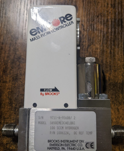 Brooks Emcore Mass Flow Controller 5850EME3 9711-A 100 SCCM H2