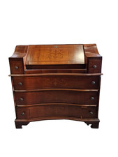 Cassettone con ribaltina in legno lastronato di mogano