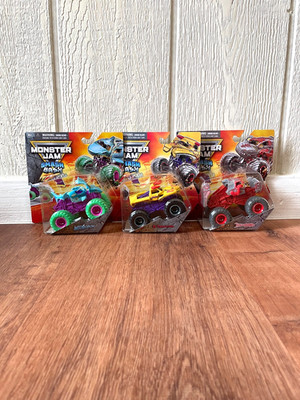 Monster Jam Smash N Bash Series 3  Neon Megalodon, Thunderroarus, El Torro Loco