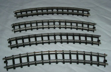TRIANG OO GAUGE 4 PIECES OF SINGLE CURVED TRACK SERIES 3 R193