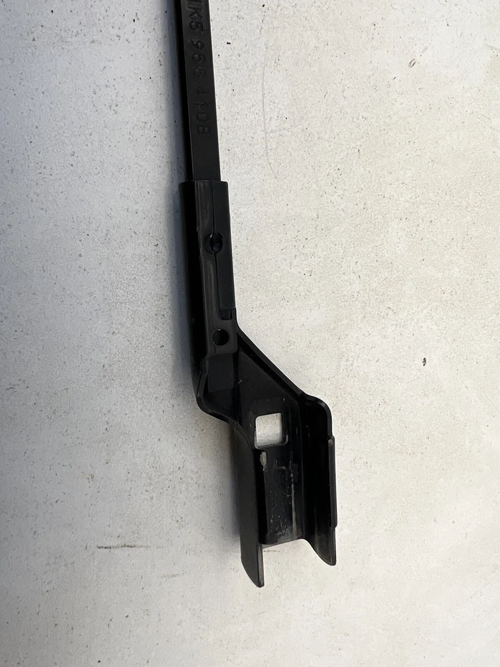 Brazo limpiaparabrisas derecho Volkswagen Jetta Spotreagen TDI 2011-2014 OEM. Foto 4 de 4