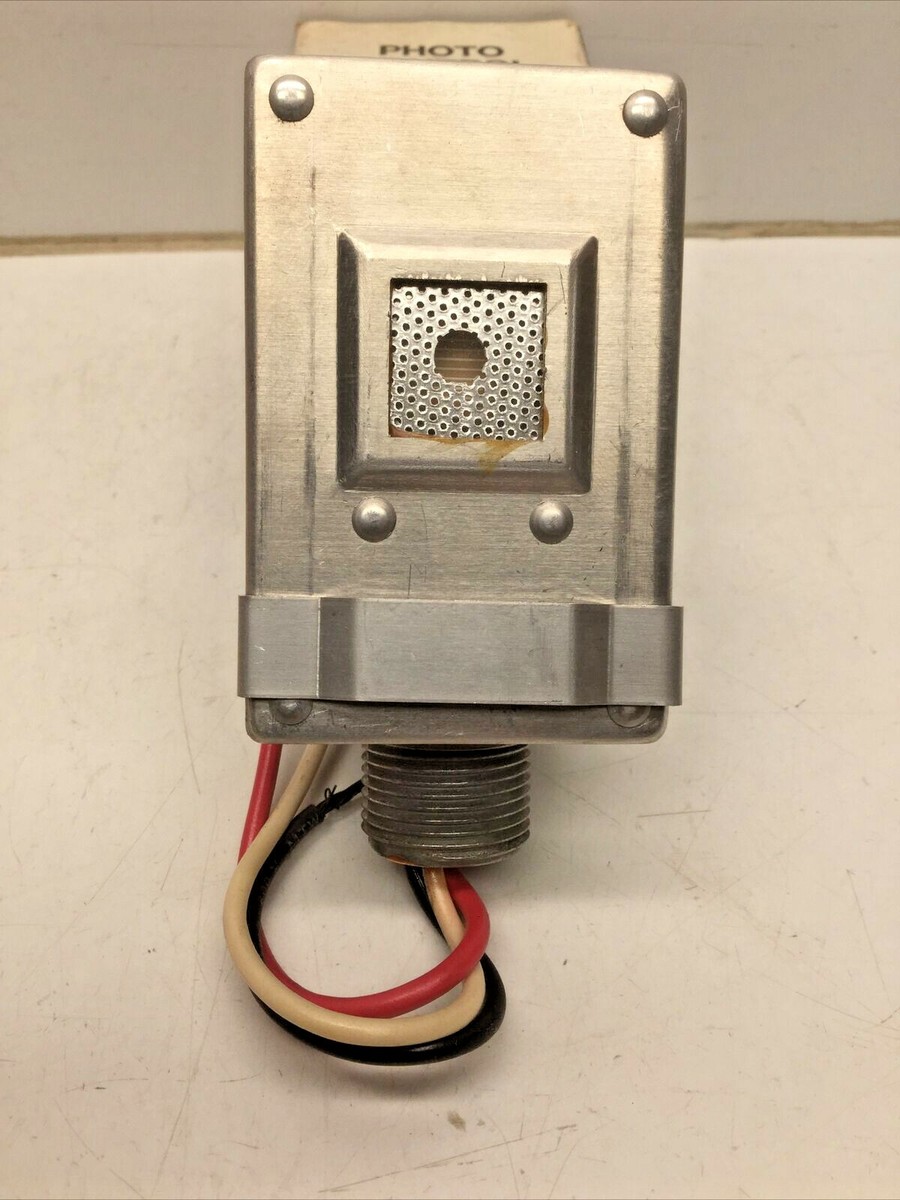 Post O'A lls #3211BS−LBC NETURA 4 XL Precision Lumatrol T-19 Wire-In Photocontrol for Outdoor