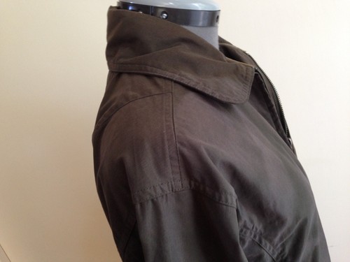 Chaqueta con cremallera verde ejército de mezcla de algodón Izod con bolsillos internos ocultos S - Imagen 2 de 9