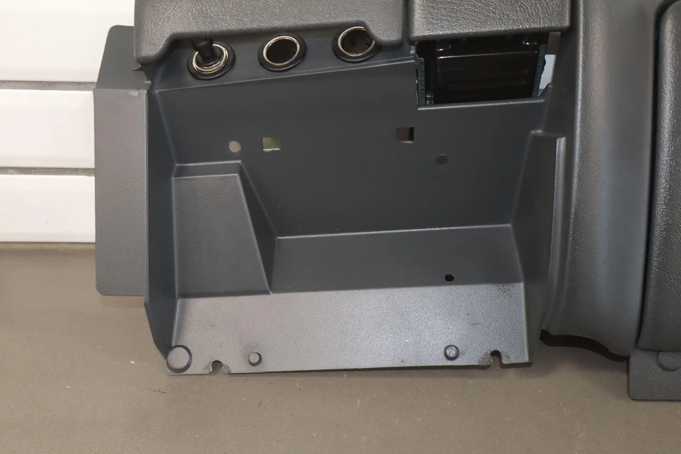 99-02 Chevy GMC Sierra Silverado Guantera Grafito con Envolvente (Consola) Foto 3 de 4