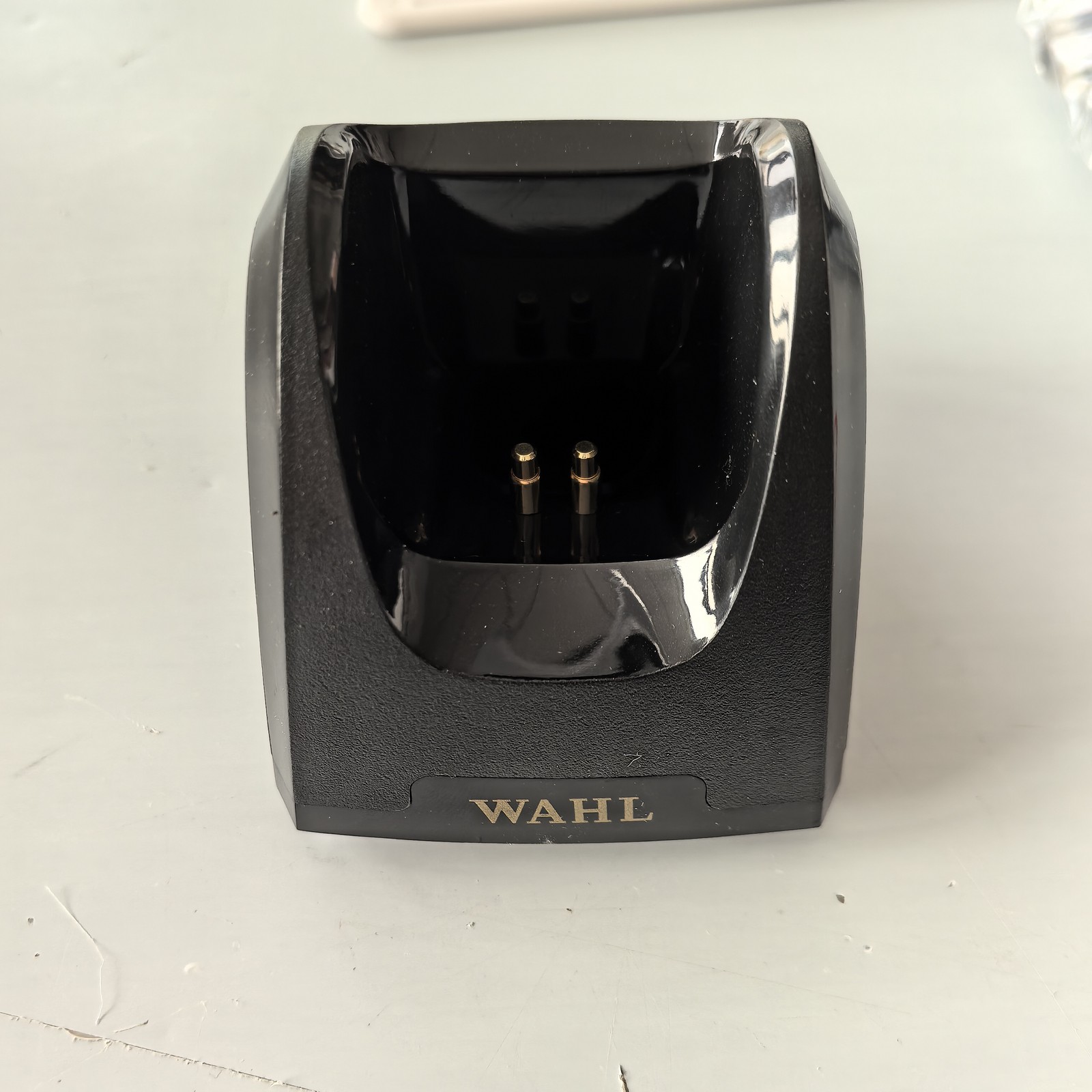 WAHL 5 STAR GOLD CORDLESS MAGIC CLIP 8 PREMIUM GUIDES & CHARGING STAND 08148-700
