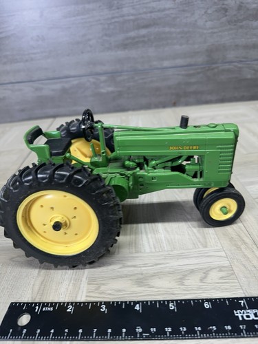 VINTAGE JOHN DEERE MODEL A TRACTOR 1/16 ERTL Die Cast Toy - Picture 9 of 14
