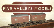 120326/05 Bachmann 37-805 BR Bauxite 12T Ventilated Van ICI Weathered x 2