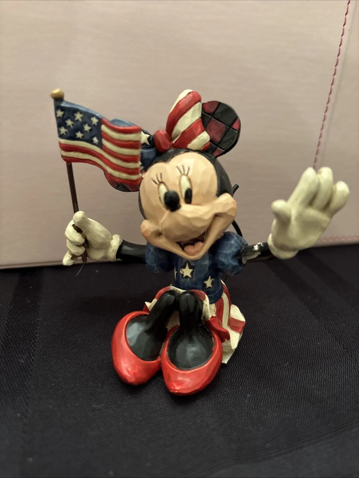 Mini estatuilla patriótica de Minnie Mouse Jim Shore Disney con bandera de Estados Unidos 4056744 Foto 2 de 4