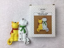 Double hook dog cat leash holder wall plaque