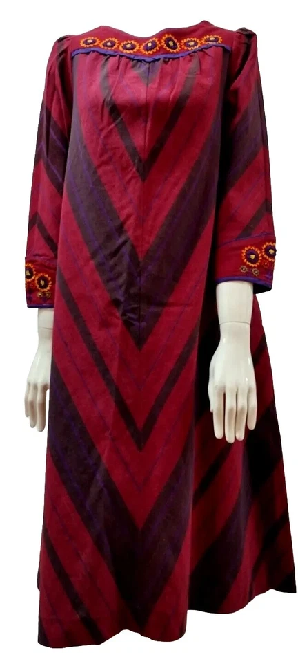 1970s Chevron Embroidered Dress Boho Mexican Made 70s Opus 1 Diana Hippie Floral - Image 3 of 4