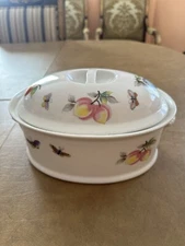 Andrea Sadek Fruit  Oven To Table Cookware 8096 Oval Covered Casserole Dish