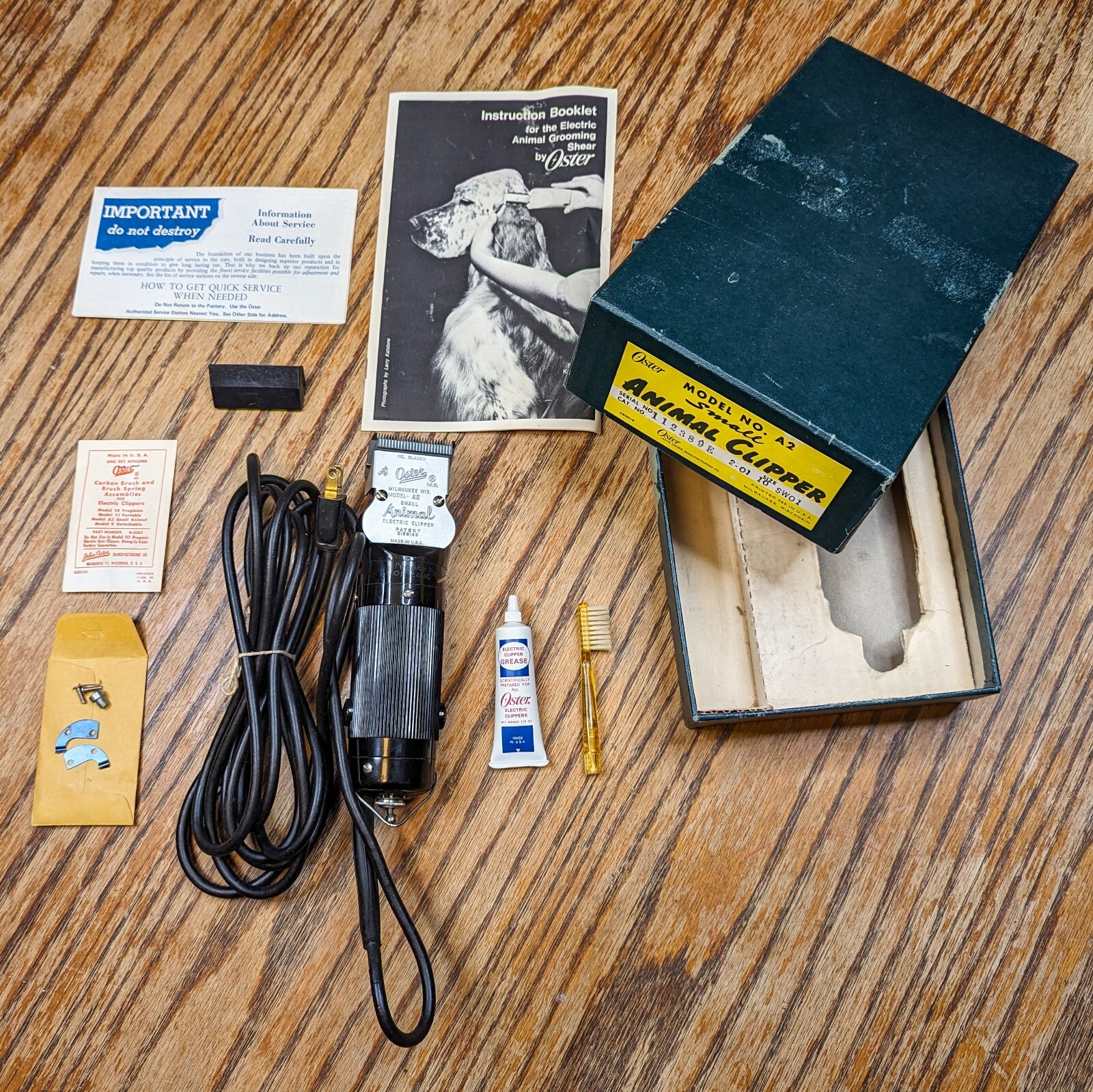 OSTER Small Animal Clippers Model A2 w/ box, guide, parts Tested