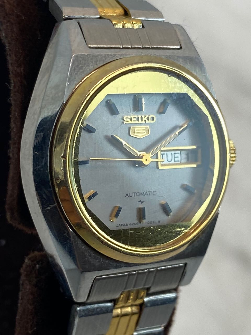 SEIKO 5 Automatic Women’s Watch. Gold & Silver Tone 17 Jewels Day Date 4206 RARE image 4