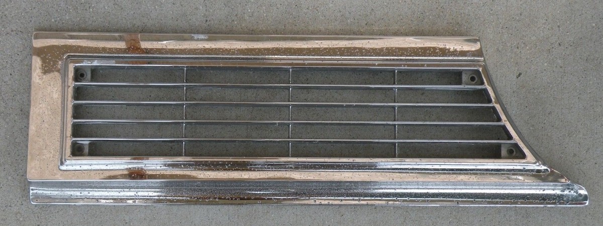 CADILLAC RIGHT RH SIDE MARKER TURN LIGHT LAMP LENS TRIM COVER VENT