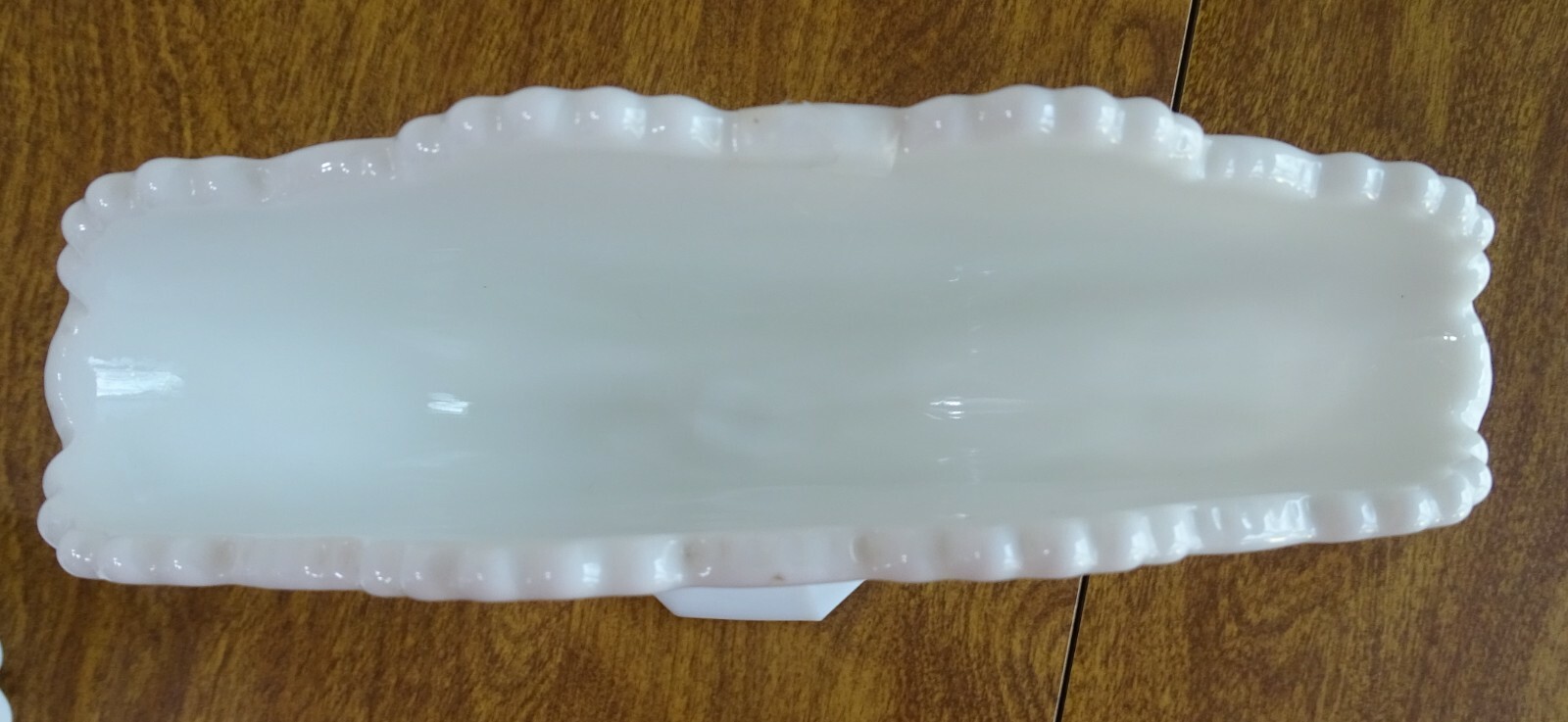 MILK GLASS NAPKIN HOLDER ELEGANT VINTAGE WESTMORELAND QUILT PATTERN