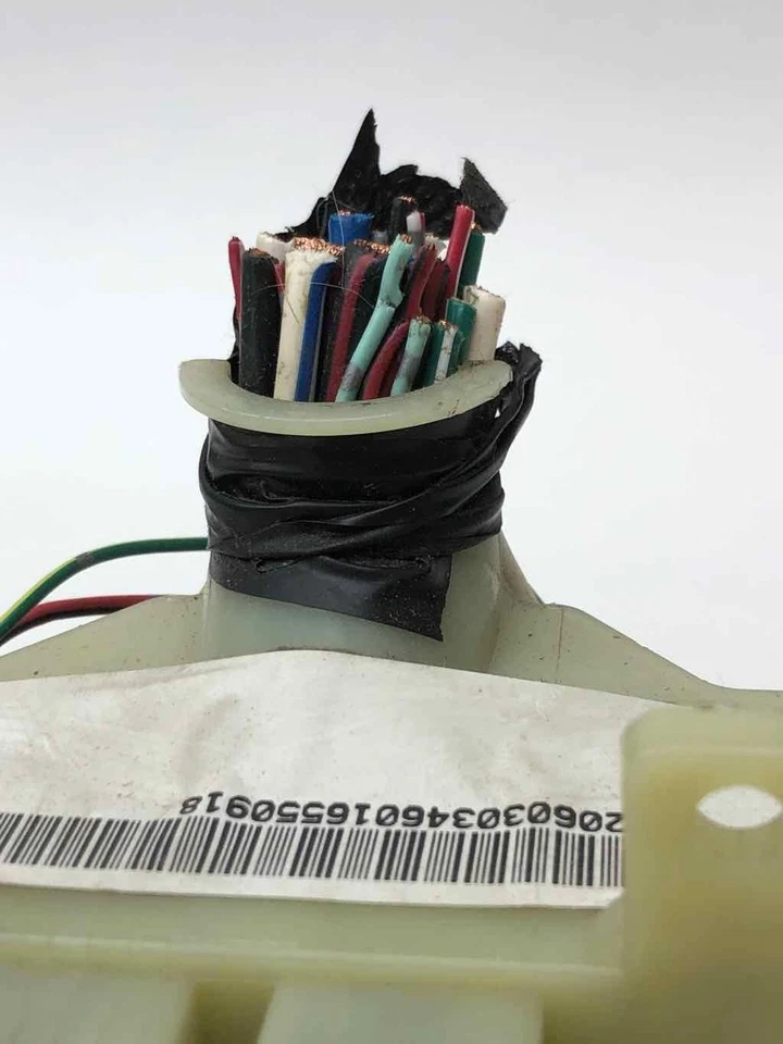 Isuzu Rodeo Sport 2003 4x4 relé de fusibles caja de conexiones compartimento del motor 8972316650 Foto 4 de 4