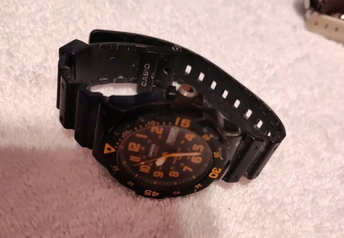Casio MRW200H-4BV, Men's Analog Black Resin Band, 100 Meter WR, NEW BATTERY - Picture 5 of 5