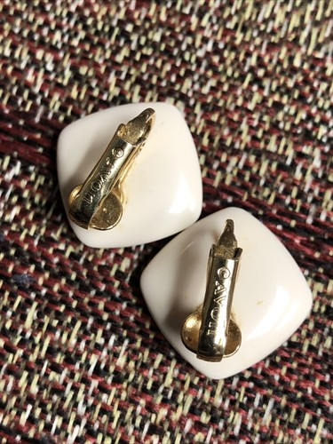Vintage AVON clip on earrings Square Ribbed Off White 3/4” - Picture 2 of 6