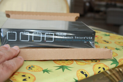 Black Box ServSwitch Secure KVM Switch mit USB DVI 4 Port EAL4+ SW4008A-USB-EAL