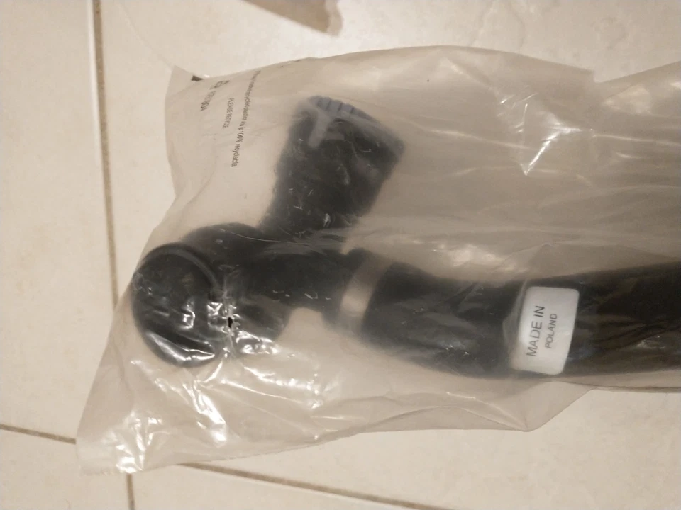 正品沃尔沃 S60 S80 V60 V70 XC60 XC70 XC90 冷却液回流软管 30774513 OE 原始设备制造商 — 第 2/4 张图片