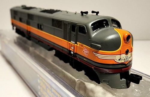 Life-Like N Scale MILWAUKEE ROAD E-7A Loco 17A #7037 BRAND NEW IN BOX-SCARCE - Picture 4 of 21