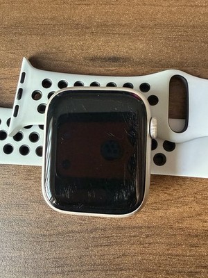 Apple Watch Series 7 Nike 45mm - GPS - Starlight - Platinum Sport