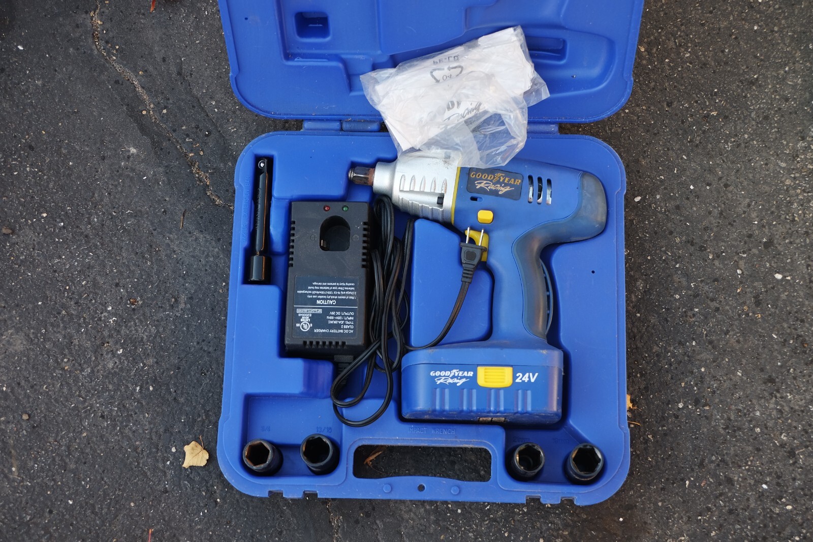 Goodyear Racing 24V Cordless Impact Wrench 1/2" Drive 200Ft Lbs Sockets