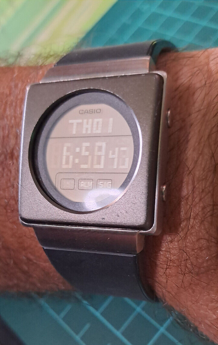 Iper Rare Vintage 90s CASIO FUTURIST LA-2002 Module 3118 Iper Rare Vintage 90s CASIO FUTURIST LA-2002 Module 3118