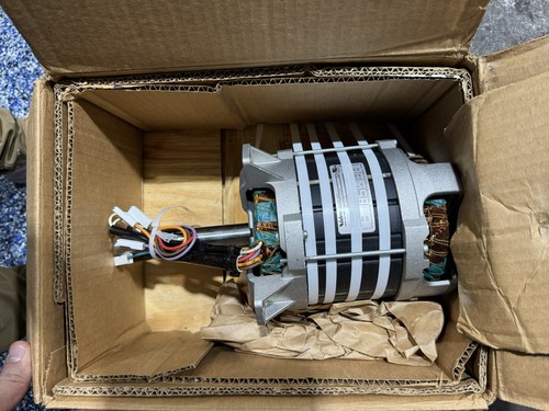 Robot Coupe 303032 MOT D29H105 4-8P 220/60/3 - New Surplus