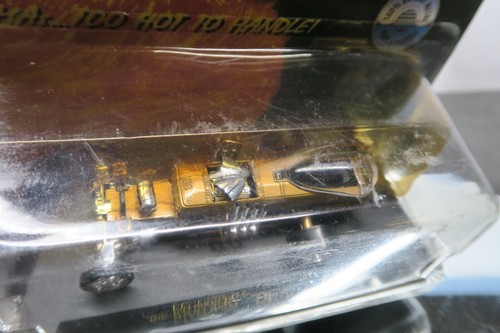 1999 JOHNNY LIGHTNING MAGMAS THE MUNSTERS DRAG-U-LA IN GOLD! ON SEALED CARD! - Picture 6 of 14