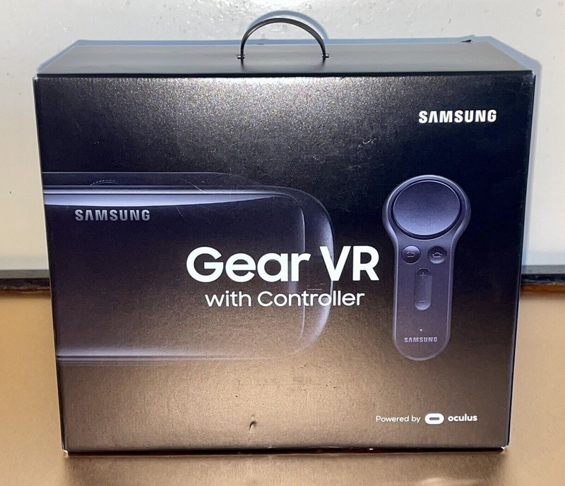 Samsung Gear VR SM-R324 With Controller - Complete - Powered by oculus