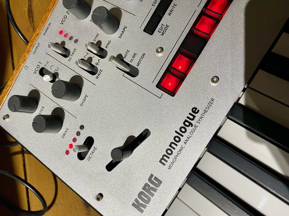 Korg Monologue Monophonic Analogue Synthesiser - Image 3 of 4