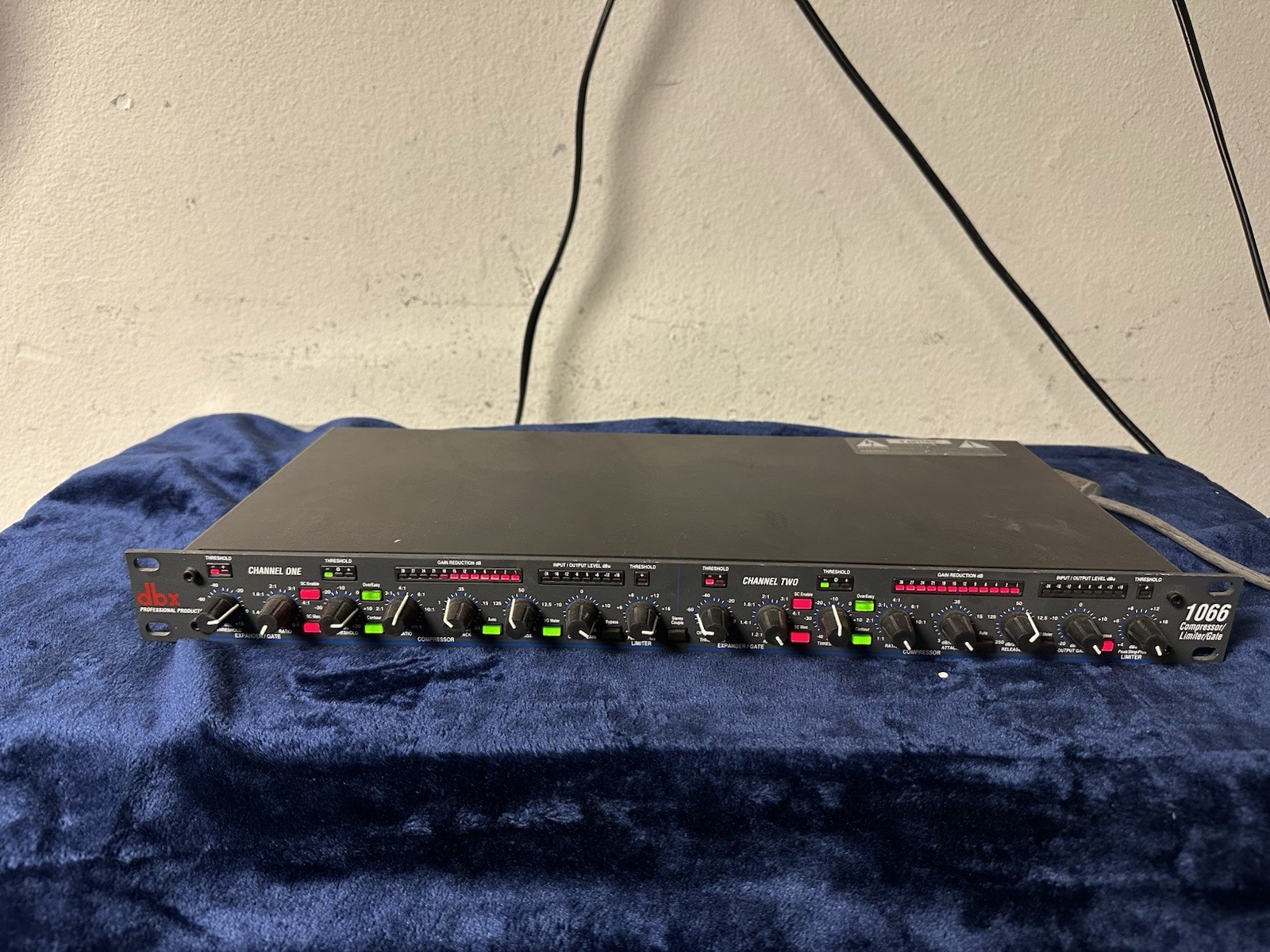 VINTAGE COMPRESSOR Rack Mount DBX 1066 Stereo Compressor Limiter Gate ...