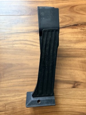 BMW E60 E88 E90 E92 F10 F30 F36 GAS PEDAL ACCELERATOR + SENSOR OEM 