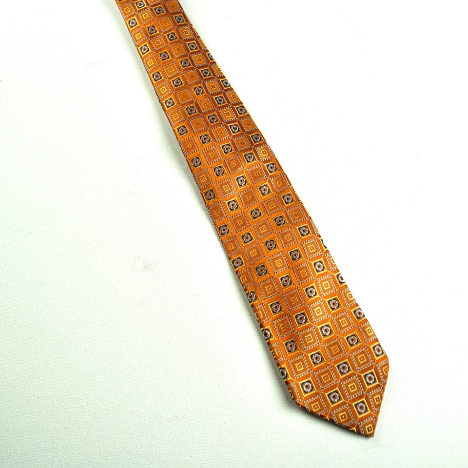 Corbata dorada Jos A Bank Signature 100 % seda hecha en Italia patrón geométrico 3 pliegues Foto 2 de 4