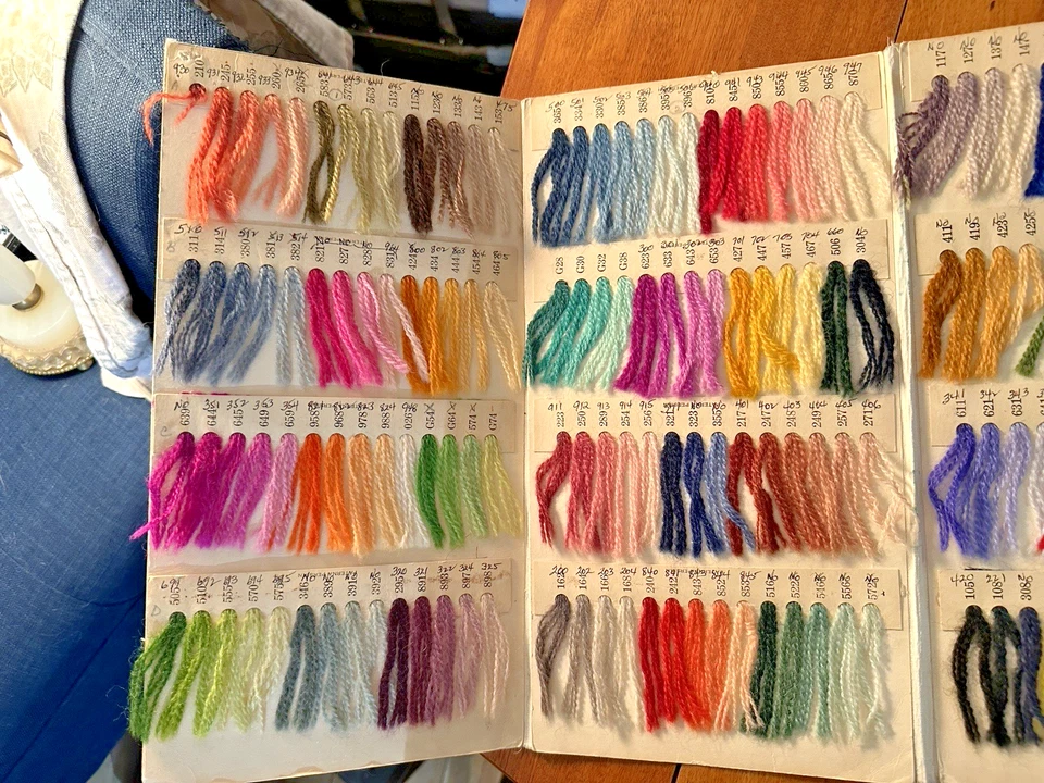 Vintage 1970s PATERNA PERSIAN YARN SAMPLE BOOK Wool Thread COLOR CARD NO. W-45A - Image 4 of 4