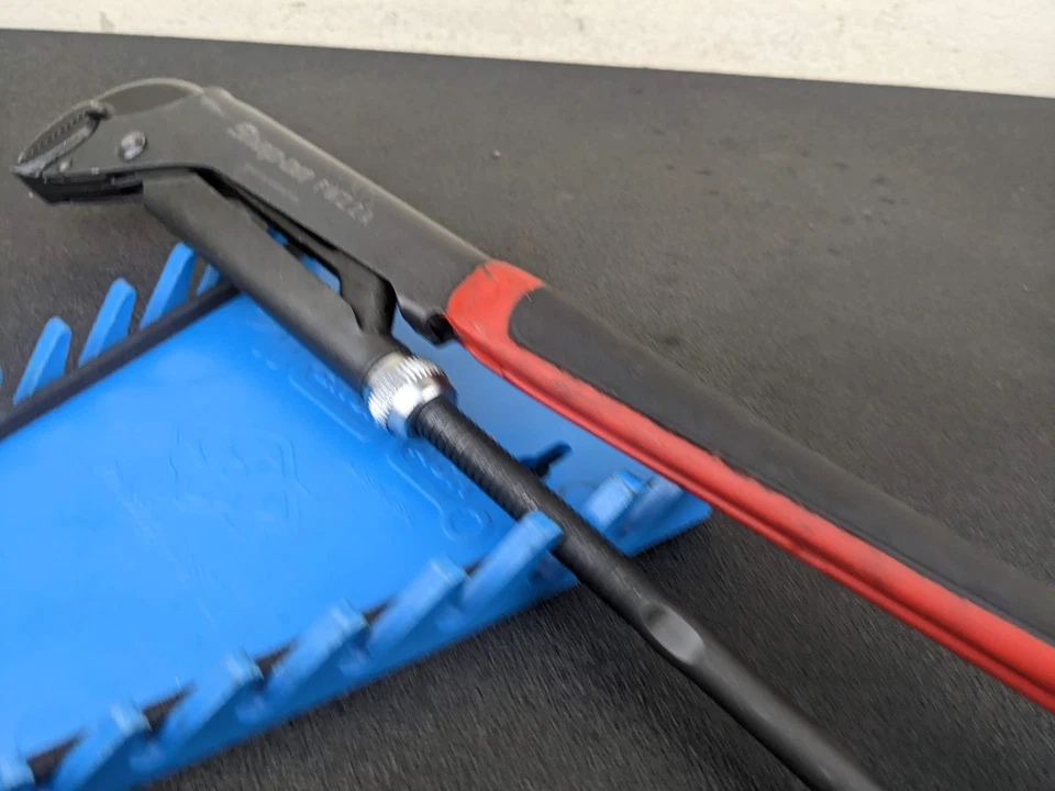 #bm252 Snap On Tools PWZ2A 17" Red Black Soft Grip Handle Pliers Wrench - Image 3 of 4