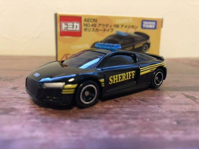 audi r8 tomica